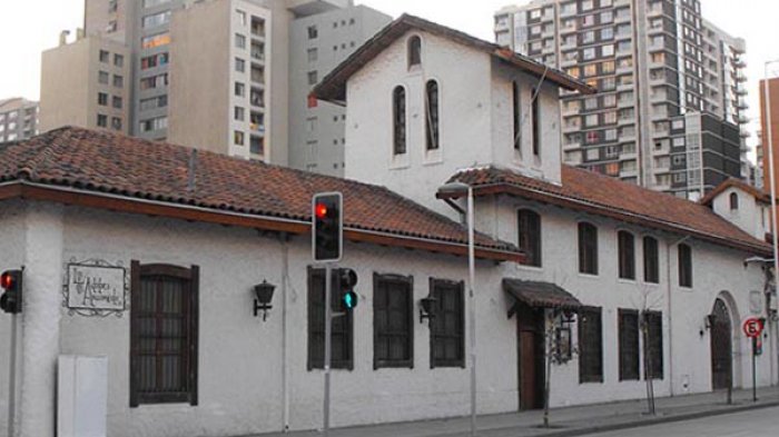 Decretan prohibición de funcionamiento al restaurant Los Adobes de Argomedo