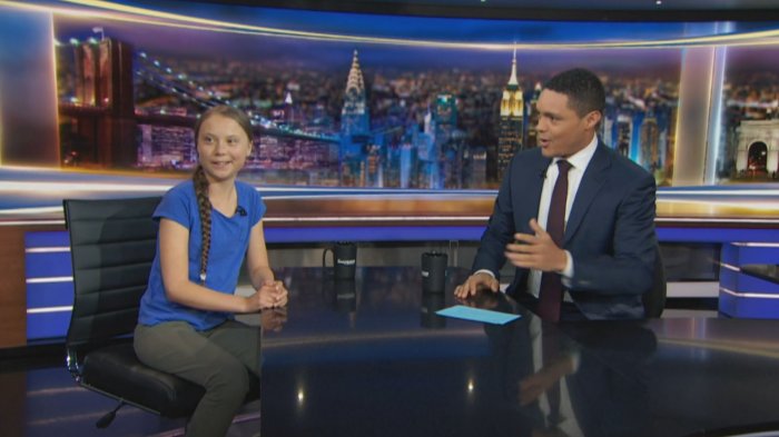 La evidente incomodidad de Greta Thunberg al ser ovacionada por cada frase que dice en late show