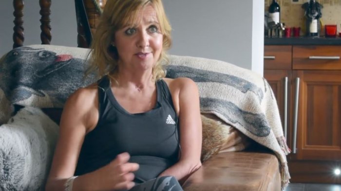 Fue al hospital por una simple tos, pero cayó en coma y le amputaron sus extremidades para salvarla