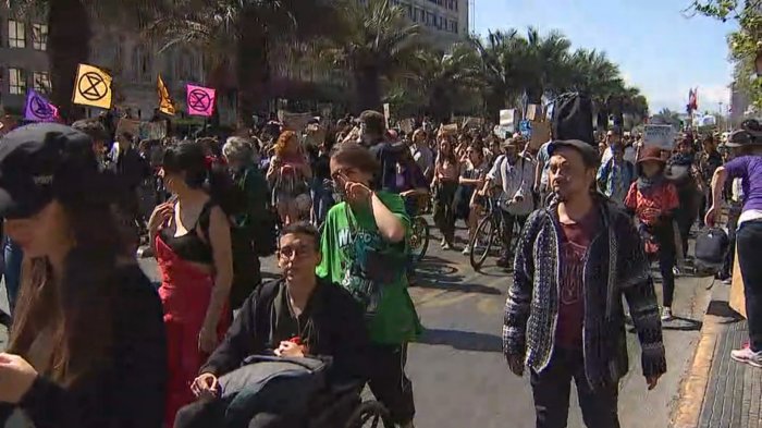 Huelga mundial contra el cambio climático: Manifestantes en Santiago se sumaron al evento global