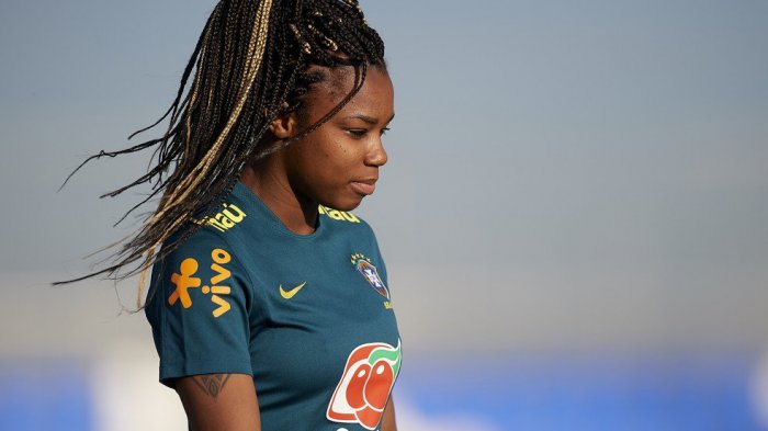 Seleccionada brasileña denuncia racismo en España: Cada vez que entra a un supermercado la vigila un guardia