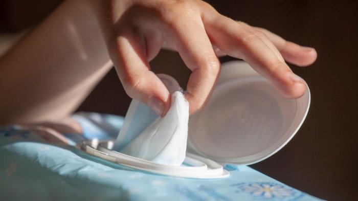 Emiten alerta de seguridad por toallitas húmedas: Llaman a no usarlas y empresa las retirará del mercado