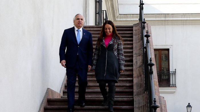 Ministro del Interior junto a la vocera de Gobierno presentarán querella criminal por ataque a la prensa