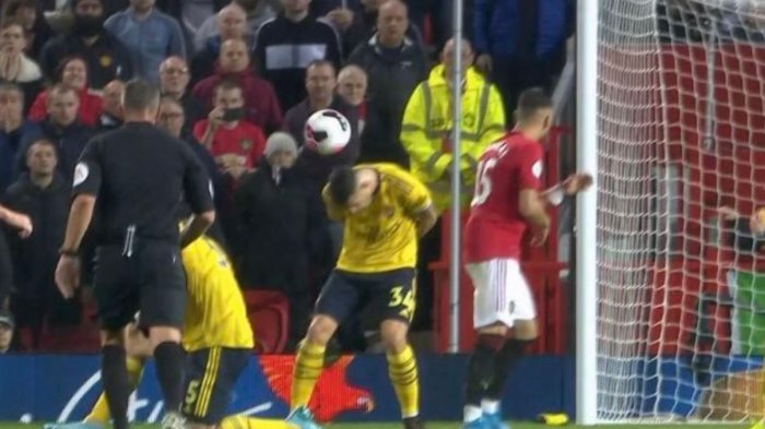 La verdad tras la jugada que hinchas del Arsenal no le perdona a Xhaka en empate ante el United