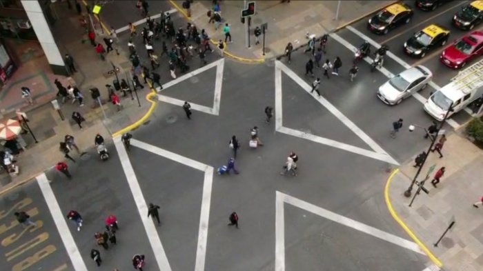 Los beneficios del cruce al estilo Tokio que debutó en Providencia: Se espera replicarlo en otros puntos de la capital