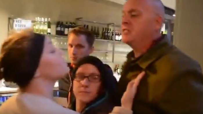 Hombre golpeó en la cara a activista vegana que protestaba en un local