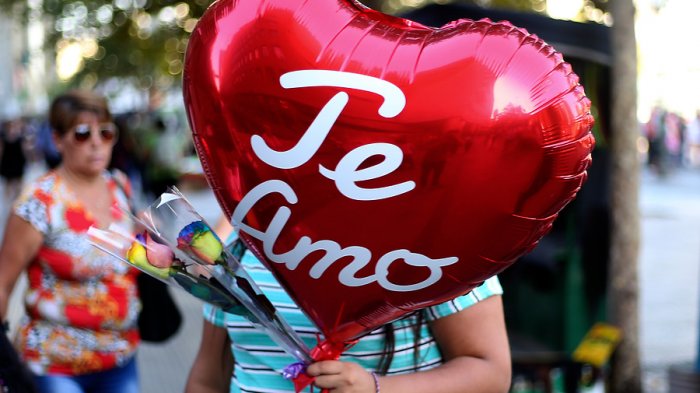 Mujeres perdonan cada vez menos: Libro revela las nuevas caras de la infidelidad en Chile