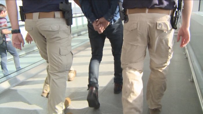 De “lanzas” internacionales al robo de casas: El récord de chilenos deportados que regresan al país