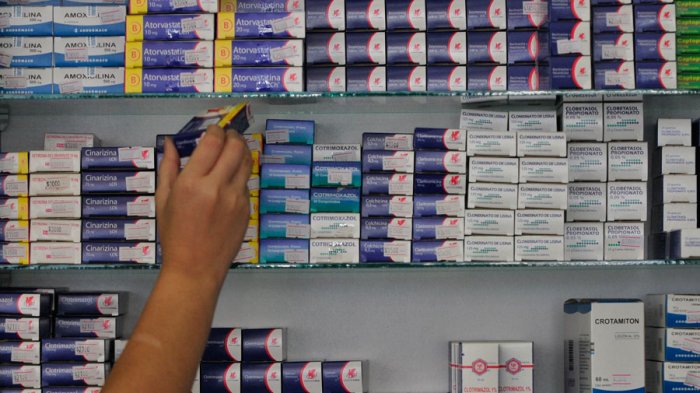 Sernac identifica diferencias de hasta $181 mil entre medicamentos originales y bioequivalentes