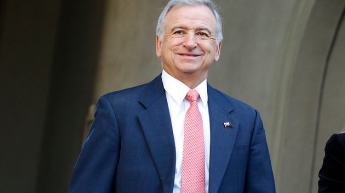 IPC registró variación nula en septiembre: Larraín anuncia que “para los románticos, ha caído el precio de las flores”