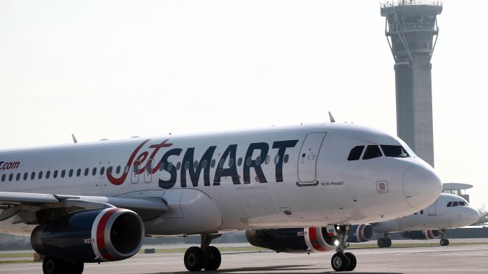 JetSmart deberá indemnizar a pasajeros por retraso de vuelo de 11 horas tras falla técnica del avión