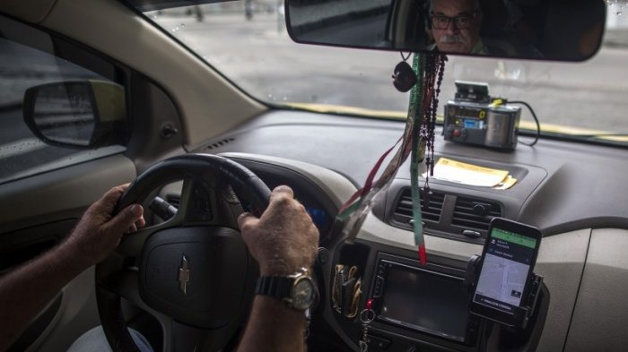 Abren más de 3.700 cupos para ser chofer de buses y camiones: Sueldos pueden llegar hasta el millón de pesos al mes