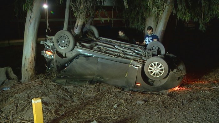 Conductor de Beat sufrió violento asalto: Fue amenazado con un cuchillo y bajado a golpes de su auto