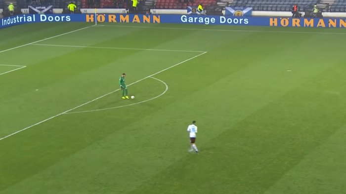 No pasa ni en el barrio: Arquero se confió demasiado y cometió la falta más tonta del año