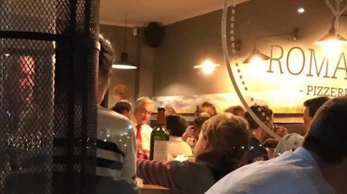 Presidente Piñera es sorprendido en restaurant de Vitacura en medio de protestas, pero ya regresó a La Moneda