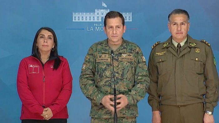 General Iturriaga descarta toque de queda, pero Ejército toma control de la seguridad de Santiago