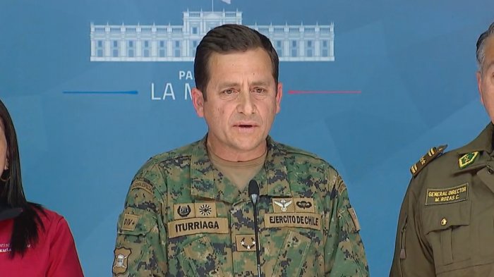 General Iturriaga anuncia toque de queda en todo Santiago