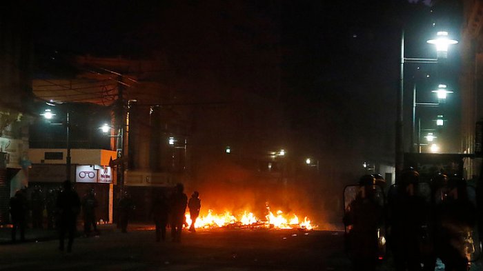 Video muestra a infantes de marina golpeando a una persona en Valparaíso