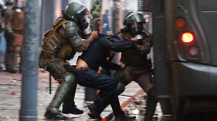 INDH denuncia al menos 22 personas lesionadas y vejaciones sexuales por parte de policías en protestas