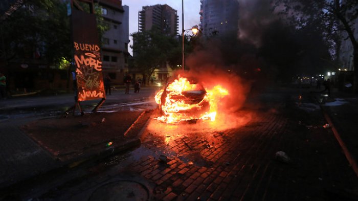 Cadem: 87% está en desacuerdo con la violencia y destrucción como forma de protesta