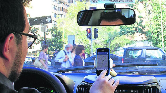 Uber suspende tarifa dinámica y anuncia descuentos para este lunes