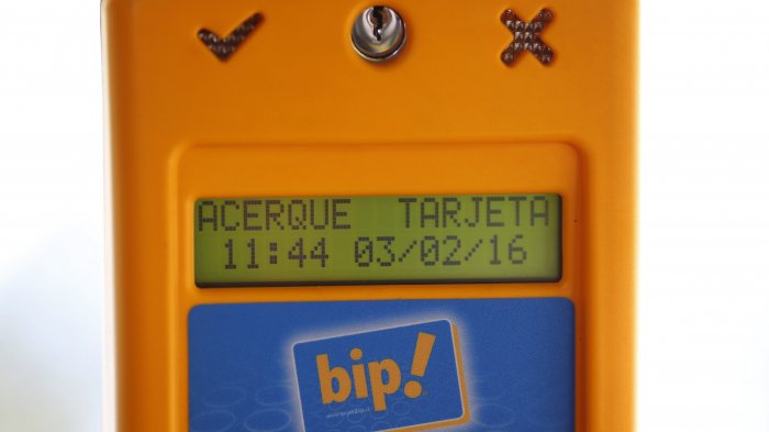 ¿Dónde y cómo puedo cargar la tarjeta Bip! sin ir al Metro?