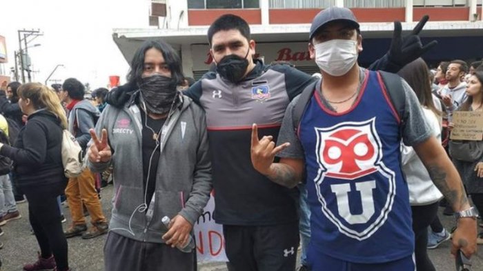 Lo que no logró el fútbol: Hinchas de la UC, Colo Colo y la U se unieron durante manifestación