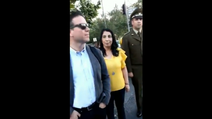 Manifestante encara a Rubilar: 