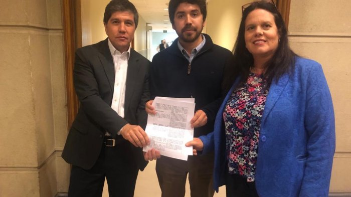 Diputados exigen renuncia de Chadwick y no descartan acusación constitucional