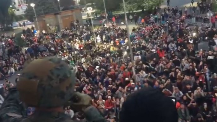 “¿Pero van a cumplir?”: Militar quería que manifestantes se fueran a su casa, pero les terminó dando una hora más