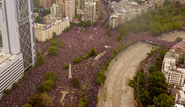 #LaMarchaMasGrandeDeChile: Así fue la histórica concentración en Plaza Italia