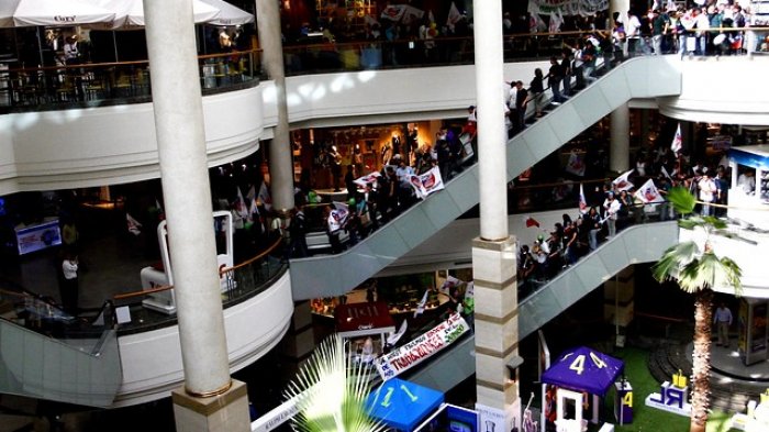 Así funcionarán los centros comerciales durante este viernes