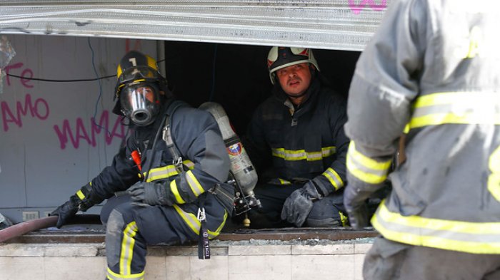 Encuentran cuerpo calcinado dentro de supermercado afectado por incendio en Maipú