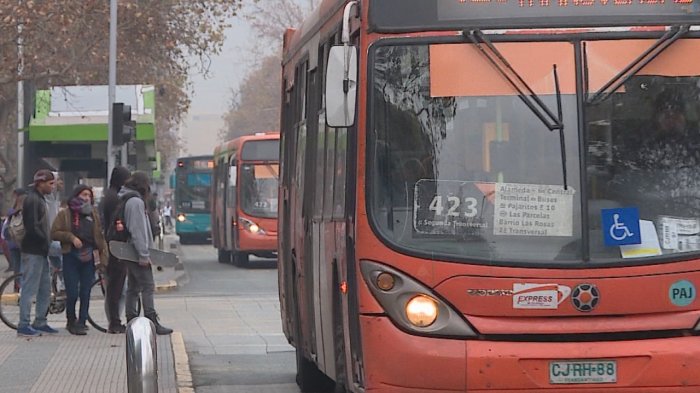Buses del ex Transantiago circularán hasta la medianoche luego que se levantara el toque de queda