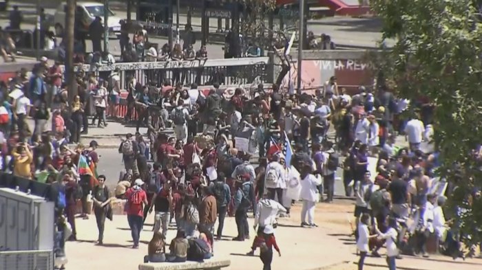 Incidentes aislados y funcionario de INDH herido por balines: Así se vivió una nueva jornada de manifestaciones