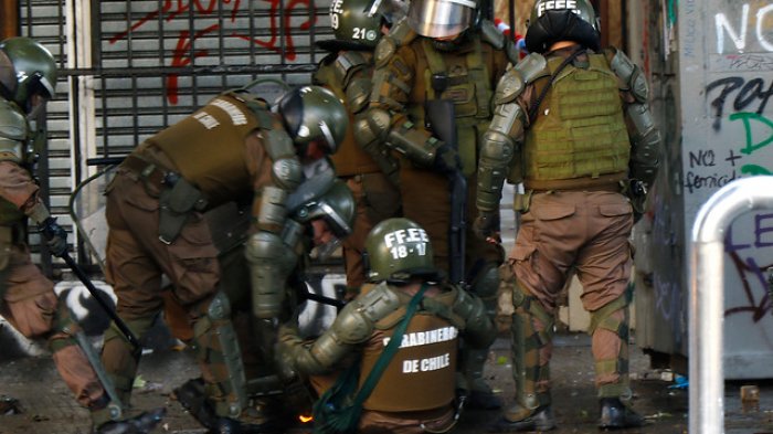 Carabineros reporta que 947 funcionarios han sido heridos en medio de manifestaciones