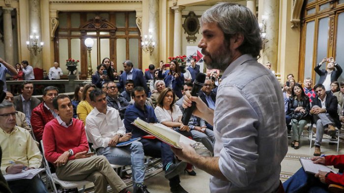 Ministro Blumel anuncia proyecto de ley para corregir inequidades del Fondo Común Municipal