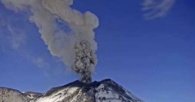 Volcán Nevados de Chillán: Autoridades decretan 