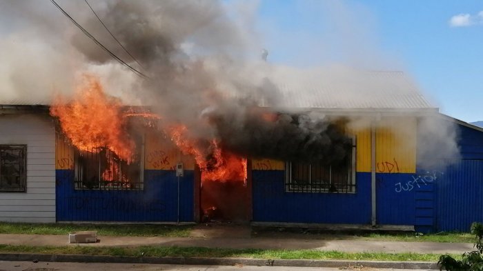 Incendio afectó a sede parlamentaria de diputado Iván Norambuena (UDI) en Cañete