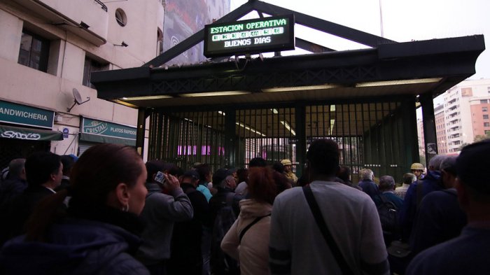 Desde este miércoles Metro de Santiago volverá a abrir sus puertas a las 6:00