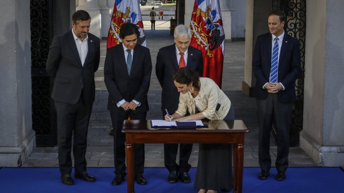 Fórmula que propone el gobierno para el ingreso mínimo garantizado no llegará a los $300 mil líquidos