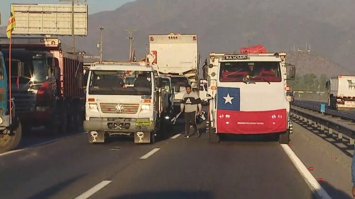 NO+TAG: Camioneros bloquearon Ruta 68 en dirección a Santiago