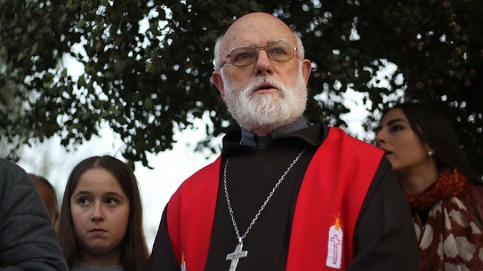 Celestino Aós y situación en Chile: 