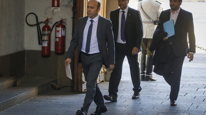 Contralor Bermúdez afirmó que no había fundamento jurídico para que Piñera convocara al Cosena