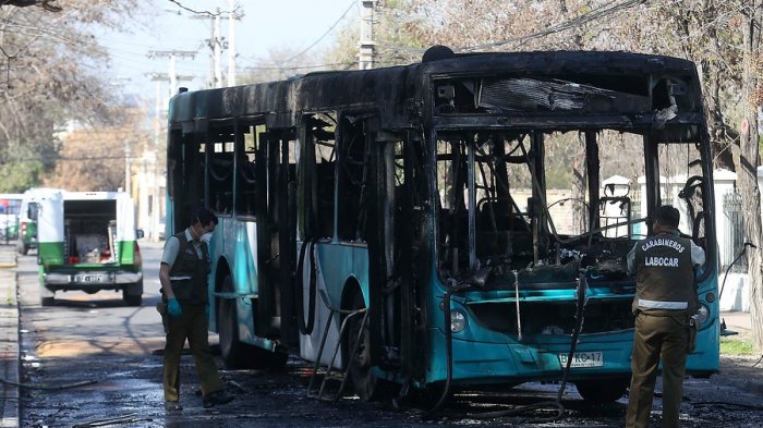 Transantiago avalúa en US$7 millones la destrucción de sus buses