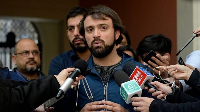 Alcalde de Valparaíso establece sueldo mínimo líquido de $450.000 para funcionarios municipales