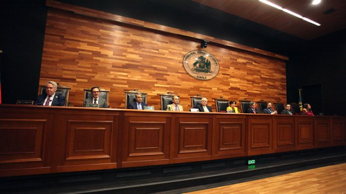 TC decide no acoger solicitud de parlamentarios oficialistas para destituir a pares del PC y FA