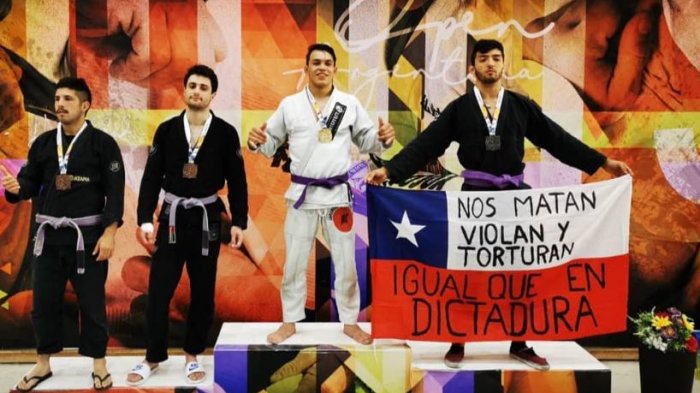 “Igual que en dictadura”: Chileno se subió al podio en torneo de jiu-jitsu con un mensaje para el mundo