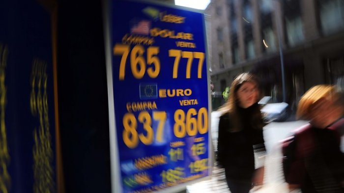 Dólar se desploma tras acuerdo político de nueva Constitución