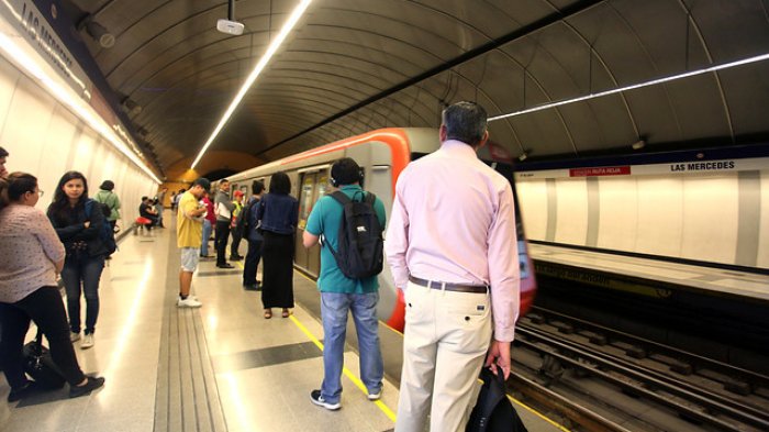 Metro de Santiago: Estaciones San Joaquín y Plaza de Puente Alto fueron cerradas a solo horas de reanudar operaciones